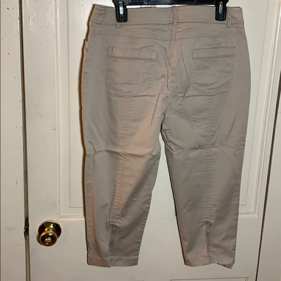 Women’s Tribal tan 10P capris - Picture 4 of 8